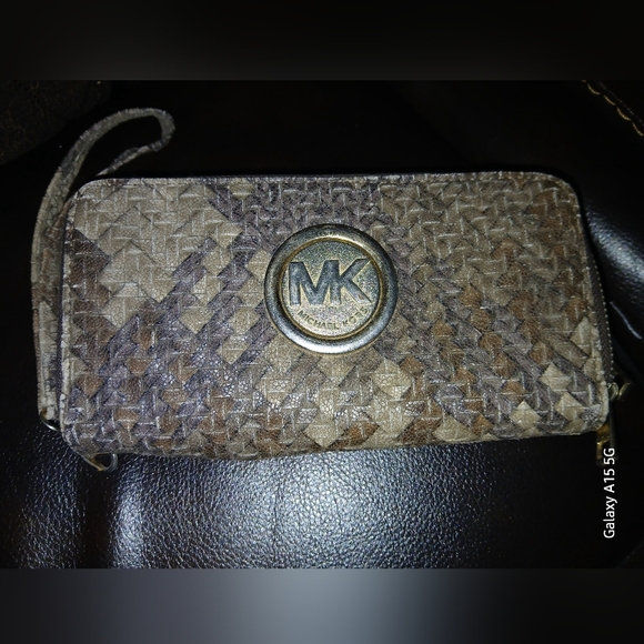 Micheal Kor Double Zip Wristlet - Picture 3 of 6
